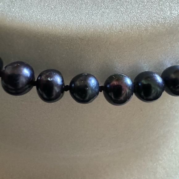 Genuine Tahitian pearl 11-12mm necklace and 5-6mm studs set - Picture 3 of 3